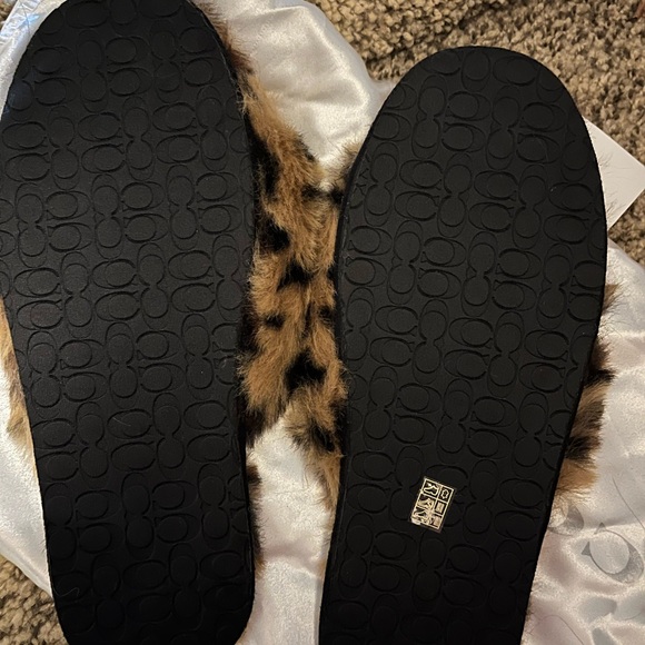 COACH Cheetah Print Slippers W/ Charm Size 9 - Picture 3 of 3